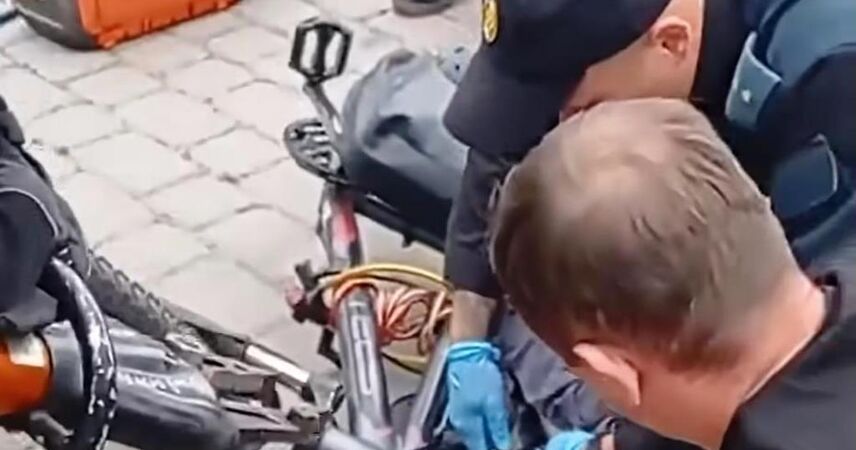 Тормоз зажал ногу: в Пинске ребёнок оказался в «плену» у велосипеда