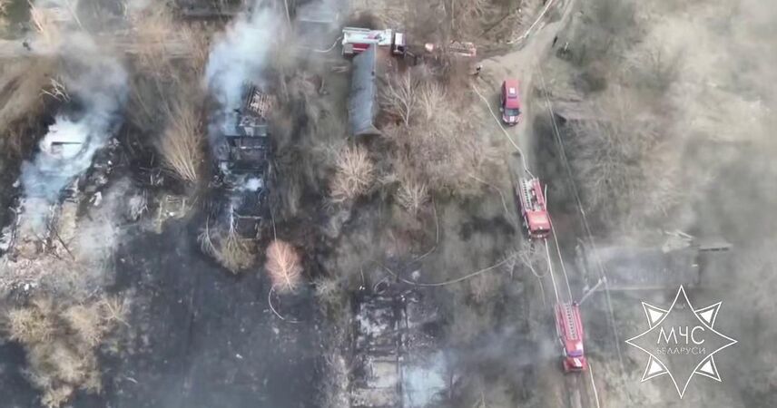 При пожаре в Пружанском районе огнем уничтожено 18 строений: сгорели шесть домов и сараи