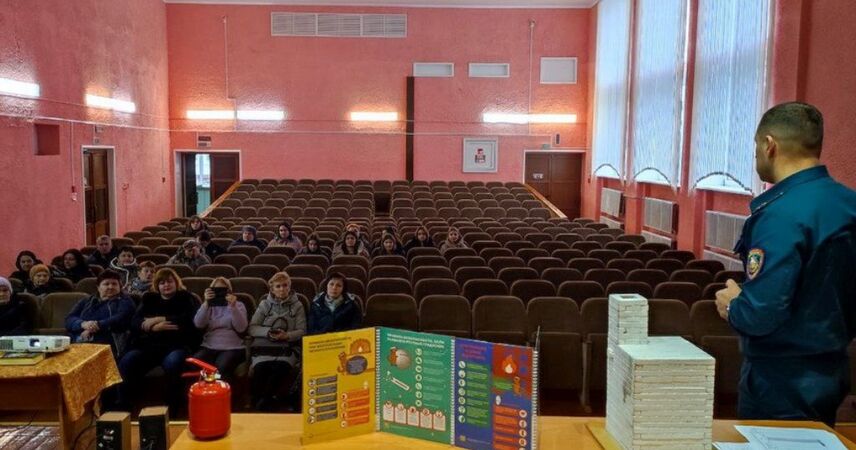 В Пинском районе на сельских сходах обсудили пожарную безопасность и эффективность автономных извещателей
