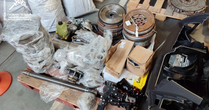 Белорус полгода незаконно ввозил автозапчасти из Литвы и Польши, возбуждено уголовное дело