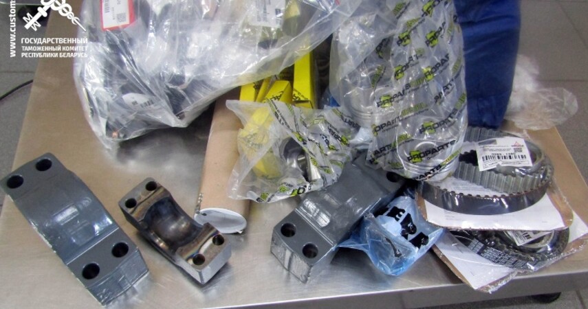 Водителя автобуса «Варшава-Минск» уличили в контрабанде автозапчастей