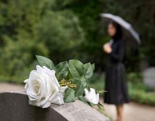 С 1 апреля в Беларуси уменьшится размер выплат на погребение