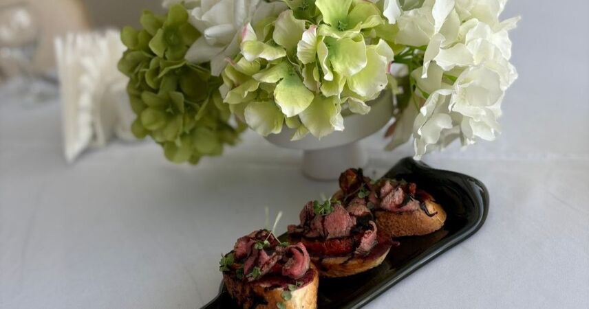 Ресторан Whitehall приглашает на гастроужин «Свидание» с живой музыкой и авторским меню