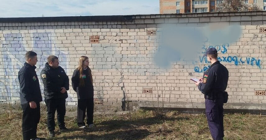 Пинск объявил войну «трафаретчикам»: стены города очищают от опасных граффити