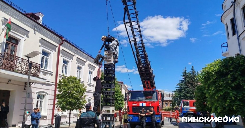Пинск встретил лето масштабной акцией МЧС на главной улице города