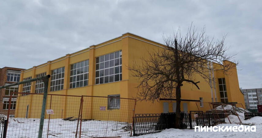 В Пинске завершается капремонт бассейна «Чайка» в школе №14