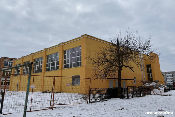 В Пинске завершается капремонт бассейна «Чайка» в школе №14