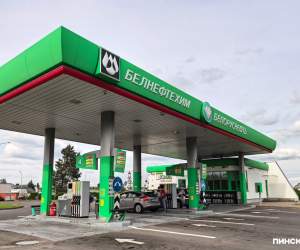 На заправках «Белоруснефти» и «Лукойла» в Брестской области нашли просроченные товары