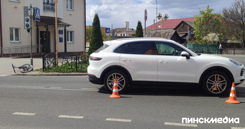 ДТП в Пинске: на ул. Горького велосипедист попал под колеса авто