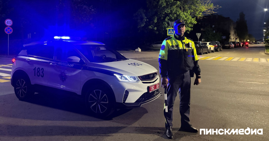 В режиме Total Control: ГАИ Пинска дежурит на пешеходных переходах