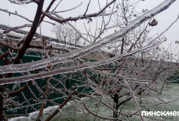 Циклон «Леони» накрыл Беларусь: объявлен оранжевый уровень из-за гололеда и снега на 27 января