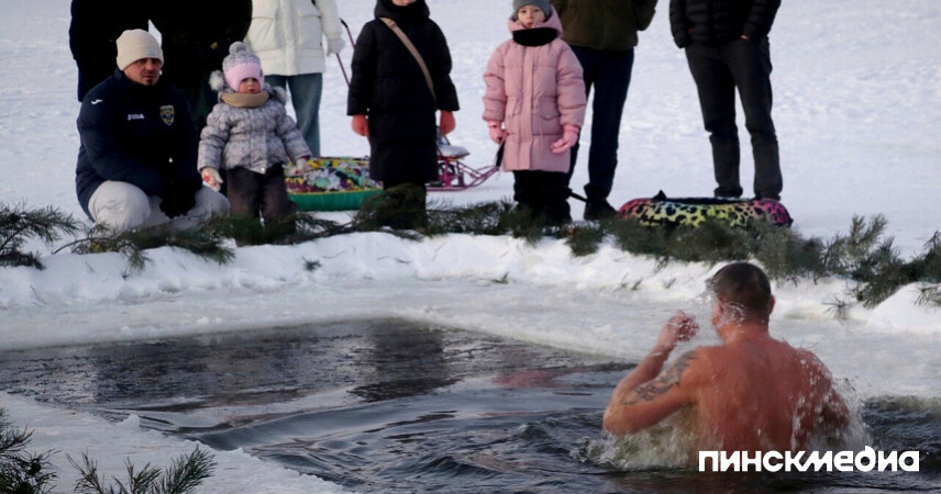 «Ууу, жара!» В -13℃ пинчане окунаются в прорубь