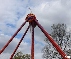 Праздник на подходе: в городском парке Пинска – активная подготовка аттракционов к открытию