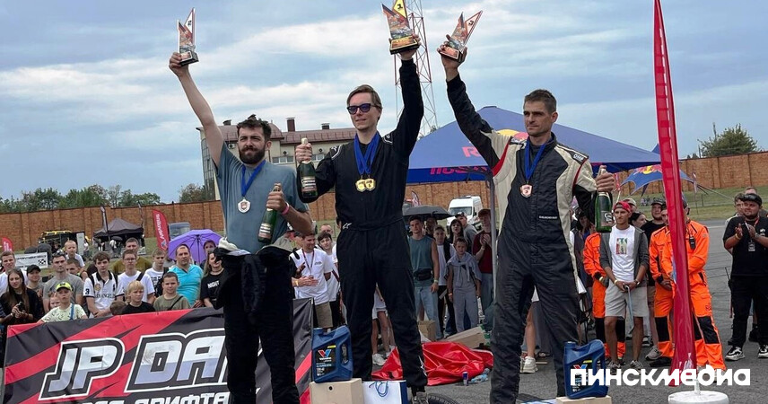 ТОП-3 пилота и командный зачёт: как прошёл IV этап «Лиги дрифта» в Пинске