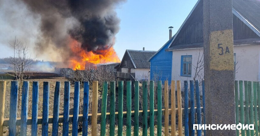 Пожары в Чухово, Ковнятине и Пинске: постройки выгорают дотла – ГРОЧС о ситуации в регионе