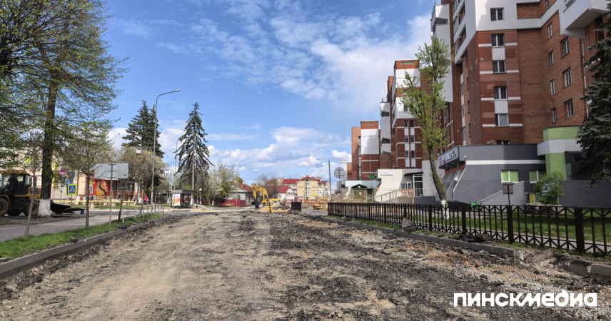 Что скрывал асфальт в центре Пинска: под городской мостовой нашли жилье трехвековой давности и кости
