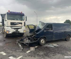 Смертельное ДТП в Пинском районе: на трассе М-10 Volkswagen влетел под MAN
