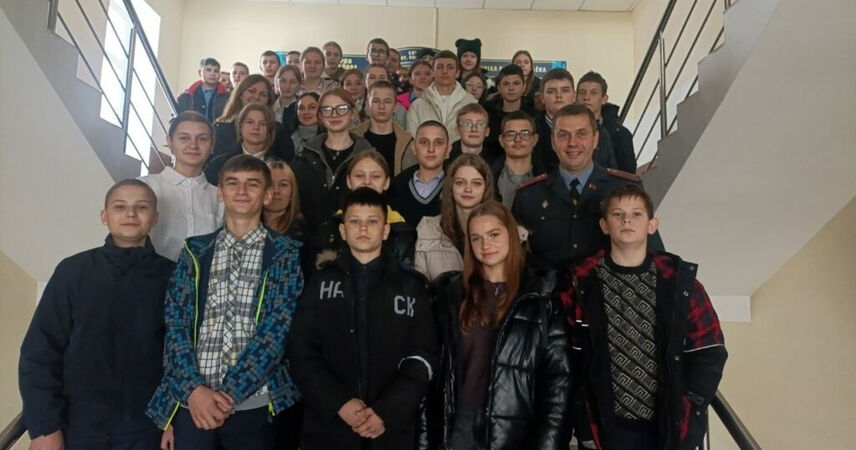 Подросткам рассказали, как стать милиционером — день открытых дверей в Пинском РОВД