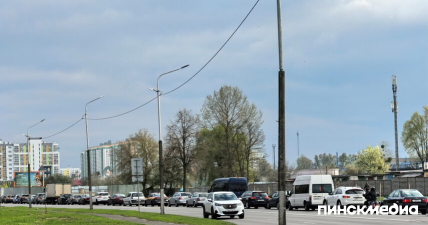 Пробки на перекрестке Брестской и 60 лет Октября: водители Пинска обсуждают временные трудности из-за ремонта