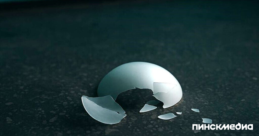 В Пинске за порчу светильников в подъезде задержан 18-летний хулиган