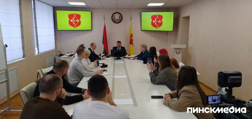Глава Пинска Валерий Ребковец ответил на вопросы местных блогеров