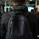 Обязан ли пассажир в автобусе снимать рюкзак с плеч: разъяснил адвокат