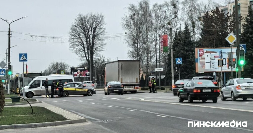 В Пинске следственный эксперимент на перекрёстке вызвал задержку движения транспорта
