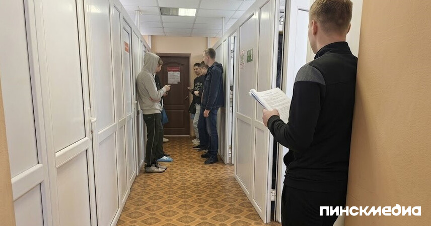 Служба в армии или 5 лет колонии: в Пинске уклонисты возвращаются домой