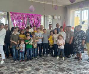 Танцы, стихи и примерка экипировки: милиционеры устроили праздник для детей в социально-педагогическом центре под Пинском