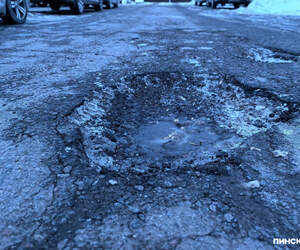Ямы после морозов: водители жалуются на состояние дорог, в «Горремавтодоре» объяснили причины