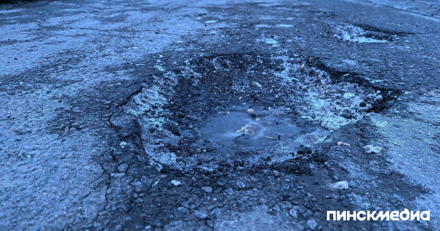 Ямы после морозов: водители жалуются на состояние дорог, в «Горремавтодоре» объяснили причины