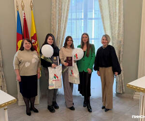 Девятый ребенок в семье и новые свидетельства о рождении: в Пинске поздравили молодых мам в преддверии 8 Марта