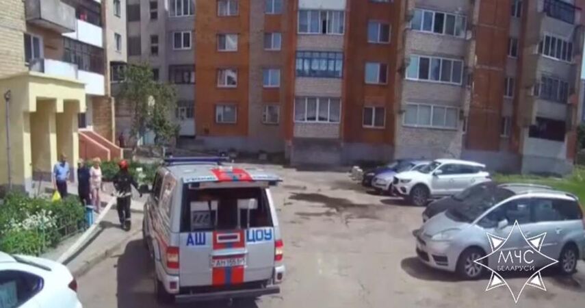 В Пинске из горящей квартиры эвакуировали 2-х человек