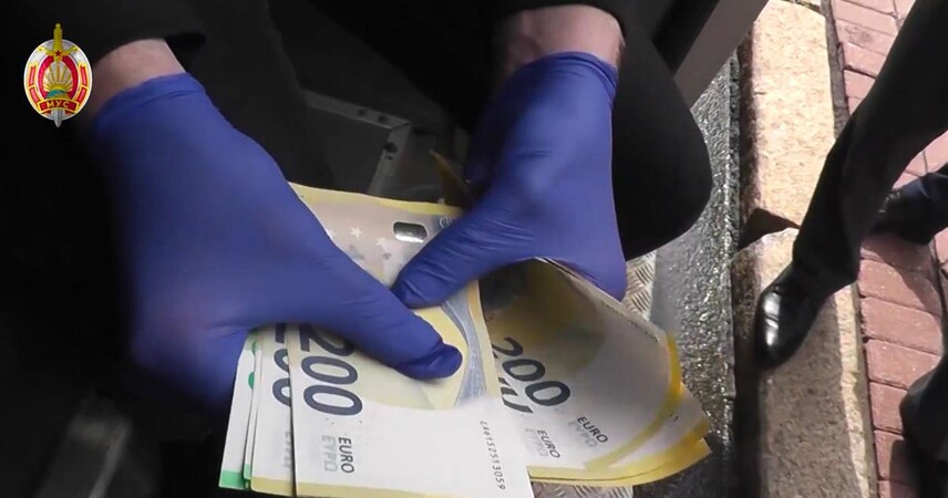 За взятки в десятки тысяч долларов задержаны топ-менеджеры страховых компаний Беларуси