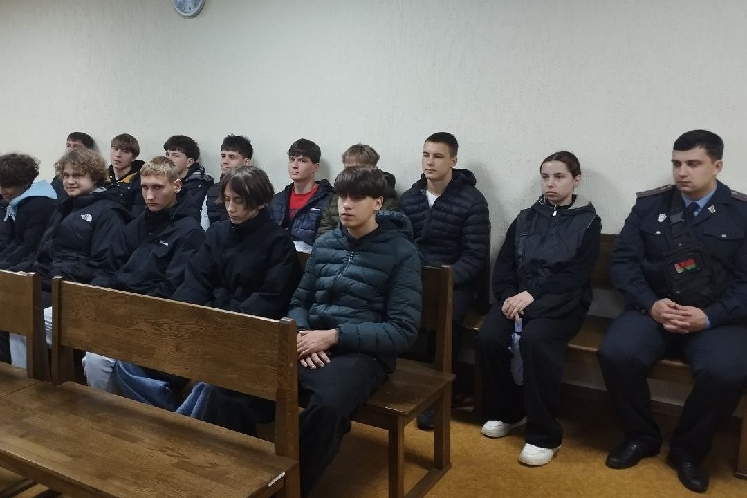 В Пинске школьники посетили открытое судебное заседание по делу оборота наркотиков