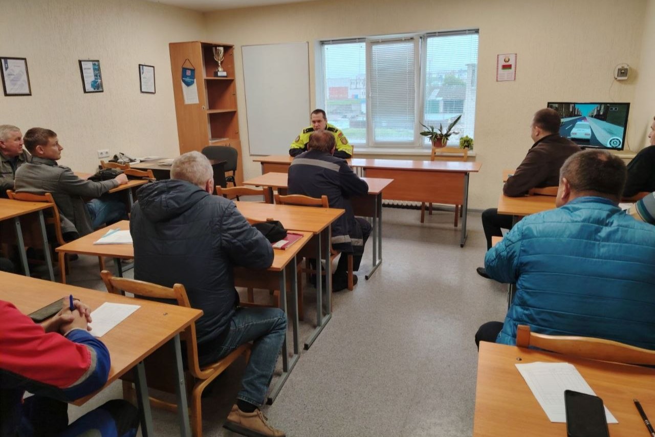 В Пинске сотрудники Госавтоинспекции усилили контроль за техническим состоянием и выездом машин предприятий
