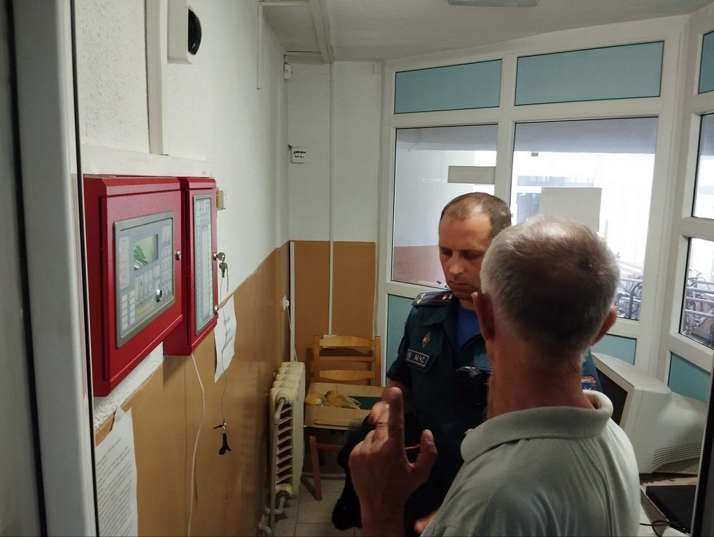 Пинский ГРОЧС профели профилактическую работу в общежитии Пинска на проспекте Жолтовского