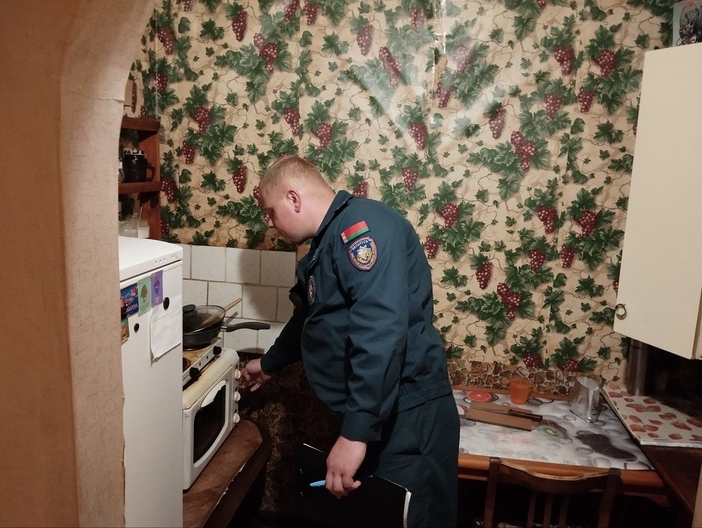 Пинский ГРОЧС профели профилактическую работу в общежитии Пинска на проспекте Жолтовского