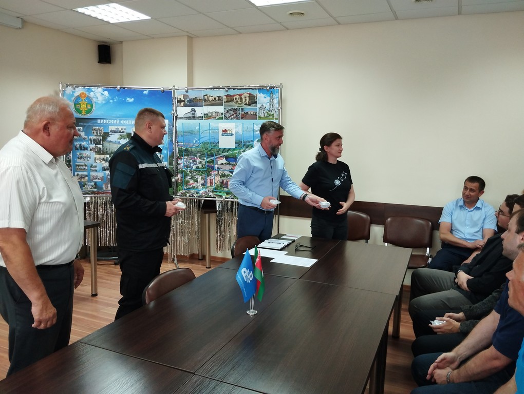 В Пинском филиале Брестского агенства по государственной регистрации и земельному кадастру прошла встреча с начальником Пинского Горрайотдела по ЧС
