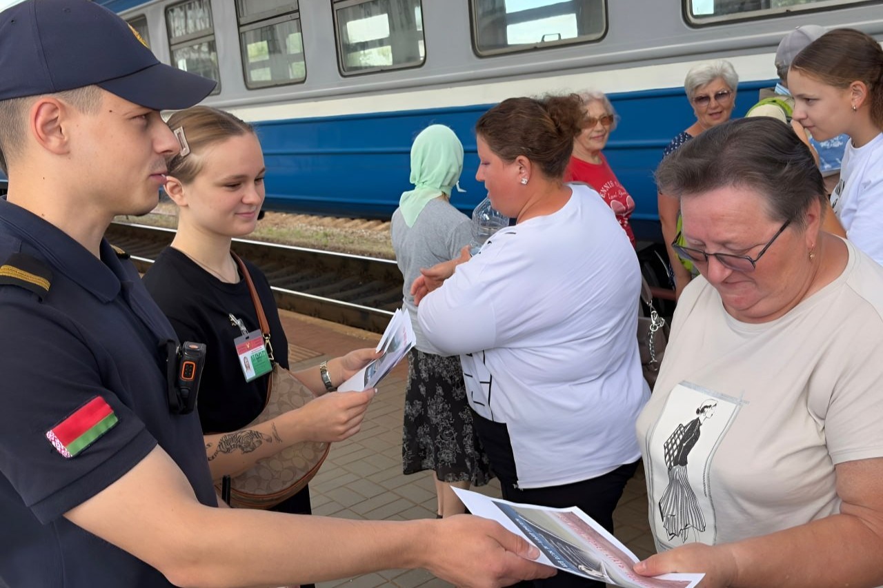Профилактическая акция Пинский ГОВД и молодежь Пинщины про ьезопасность на железнодорожных путях