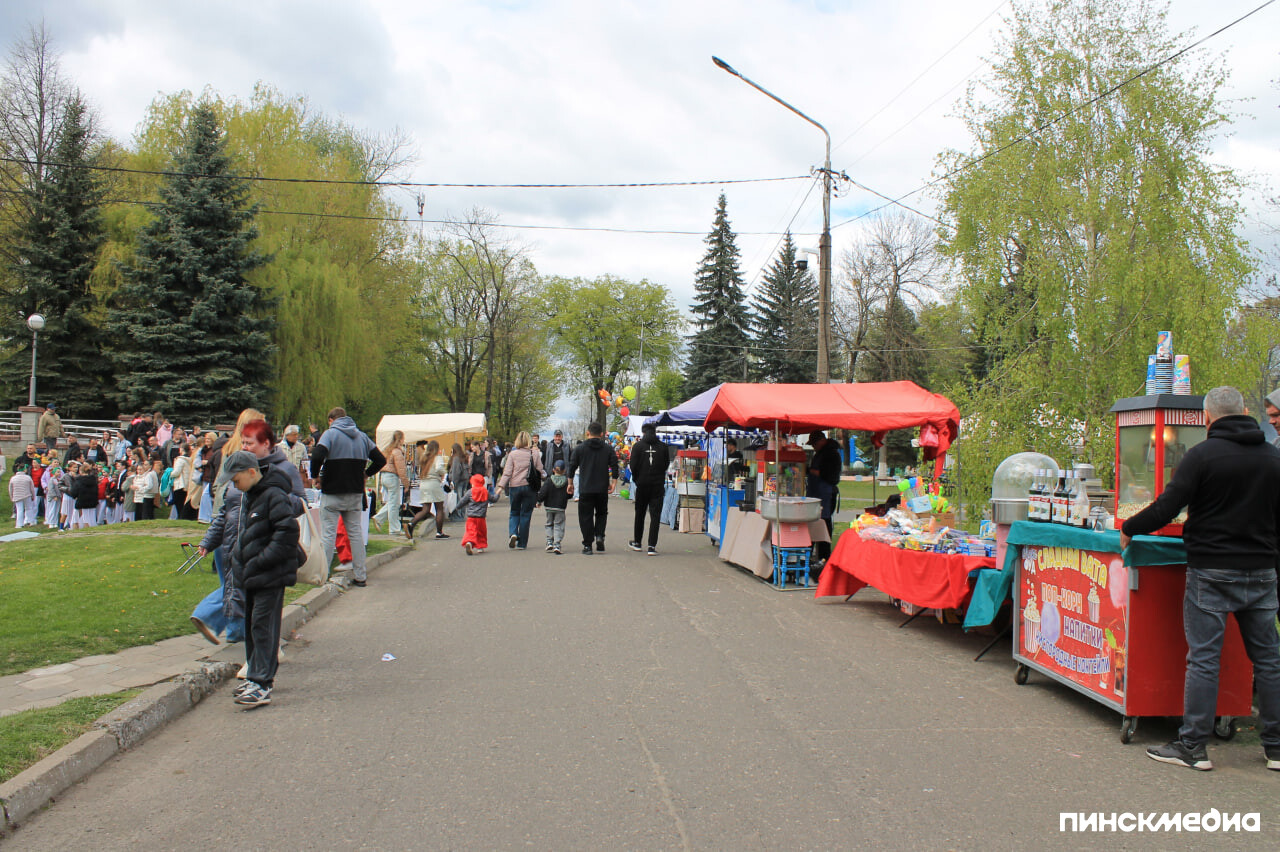 Пинск, торговля, парк, май