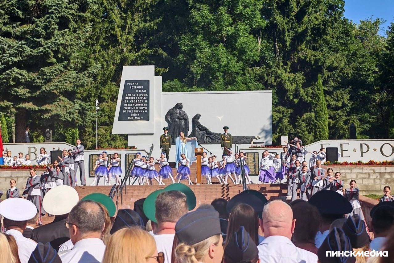 у мемориала 3 июля