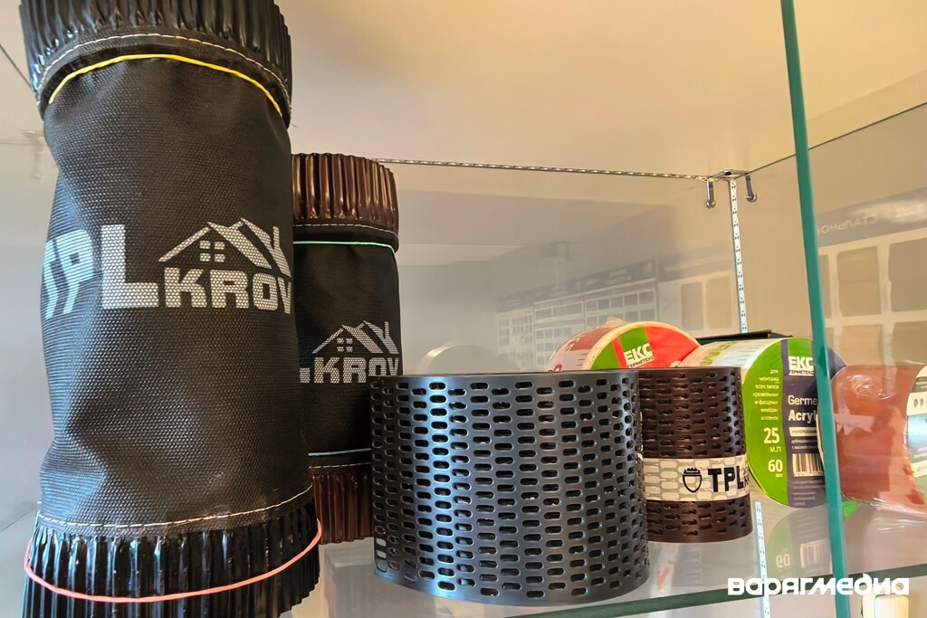 Витрина магазина кровельных материалов: подбор комплектующих под любой тип крыши.