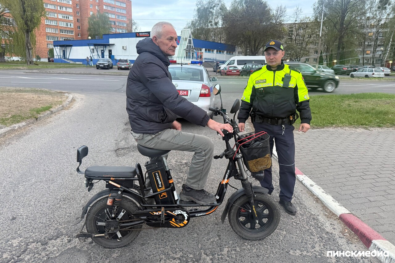сотрудник ГАИ и водитель СПМ